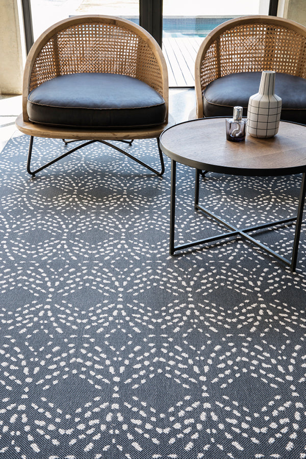 TUMZI BLACK – MONN Carpets