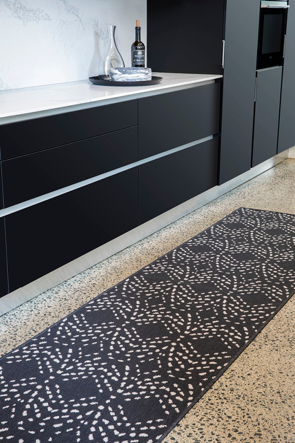 TUMZI BLACK – MONN Carpets